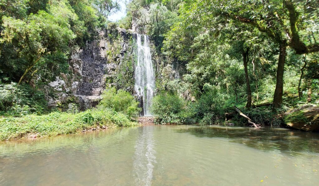 Cachoeira das Pedras Pretas, trilha do Cânion Piruva